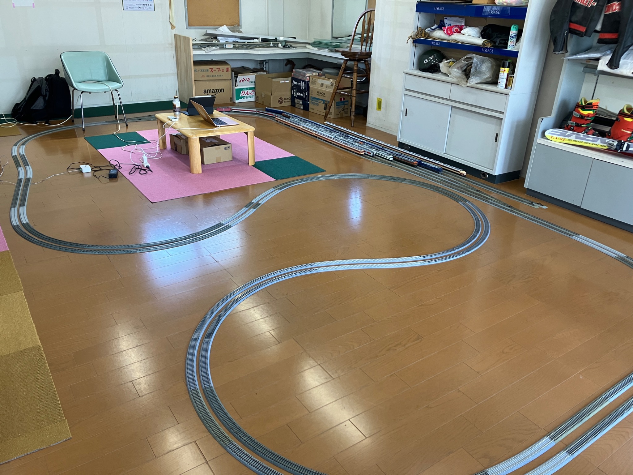複数の国鉄・JR車両を並べたHOゲージレイアウト